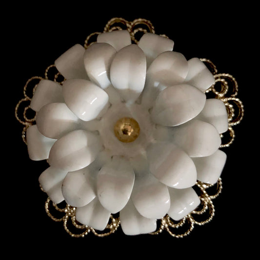 1965 Sarah Coventry Snow Flower Brooch - Retro Kandy Vintage