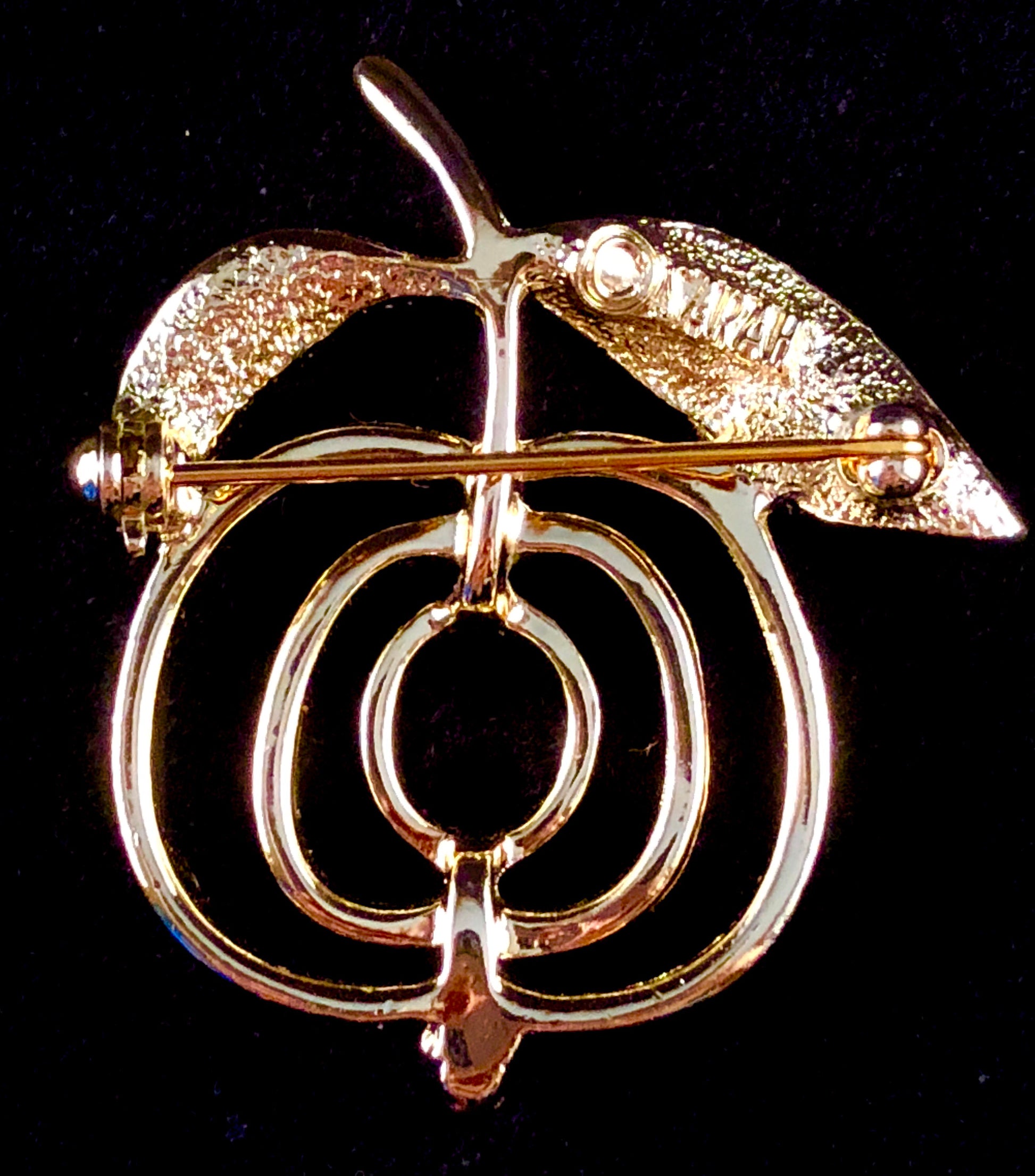 1972 Sarah Coventry Saucy Brooch (Gold) - Retro Kandy Vintage
