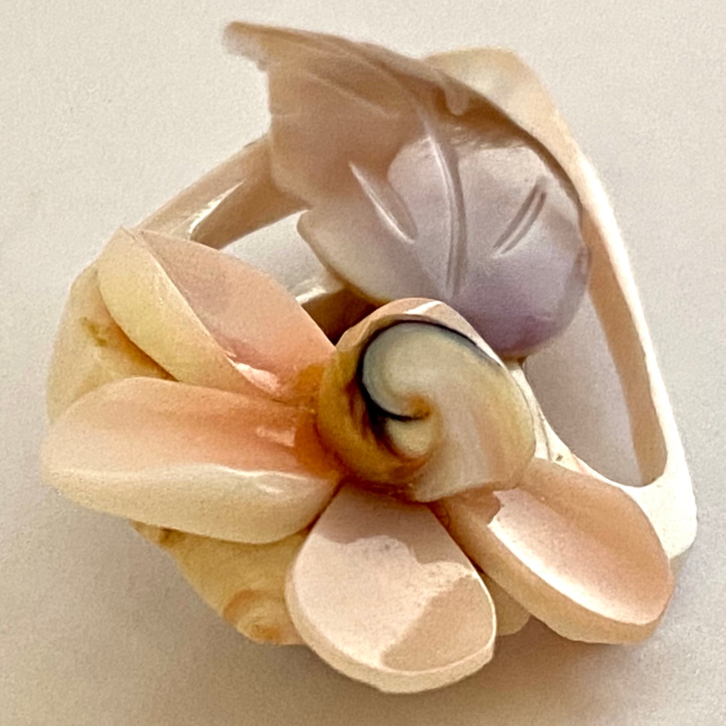 Late 60s/ Early 70s Made In Taiwan Seashell Brooch
