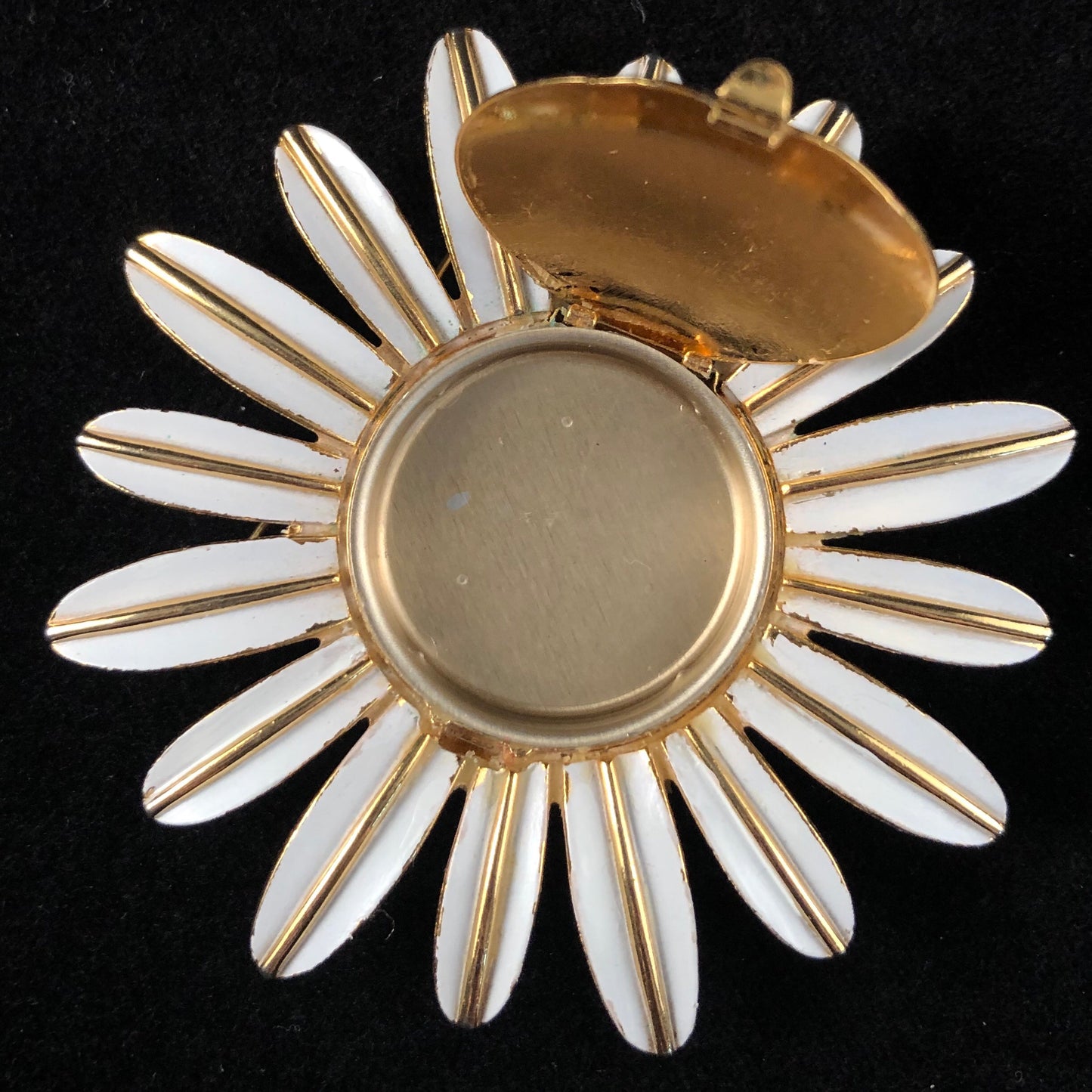 1970 Avon Daisy Pin With Perfume Glacé - Retro Kandy Vintage