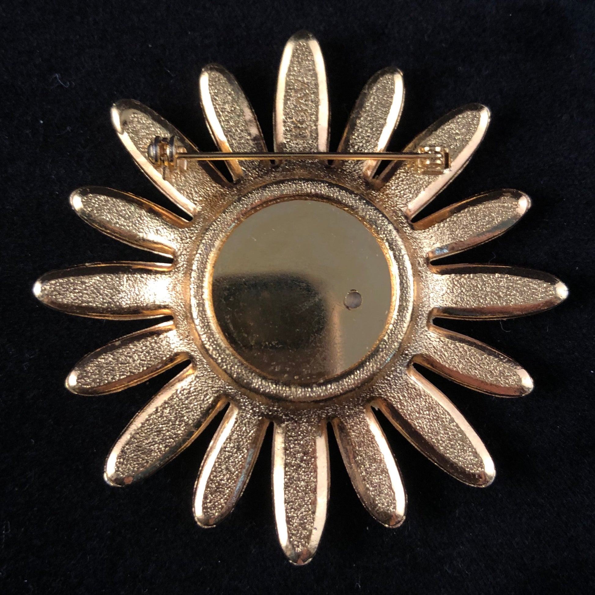 1970 Avon Daisy Pin With Perfume Glacé - Retro Kandy Vintage