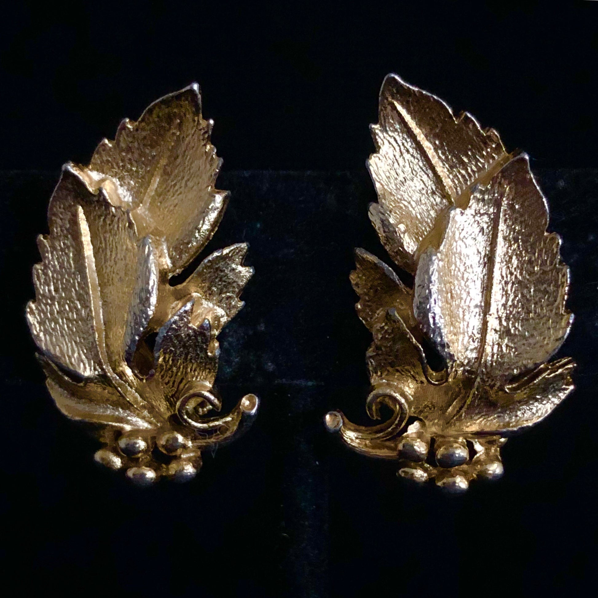 Late 50s/ Early 60s Lisner Grape Leave Earrings - Retro Kandy Vintage