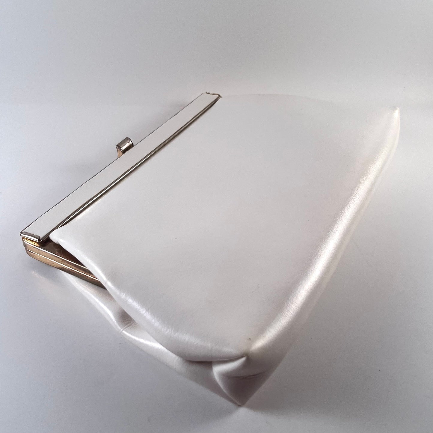 1960s HL White Clutch With Optional Chain Handle