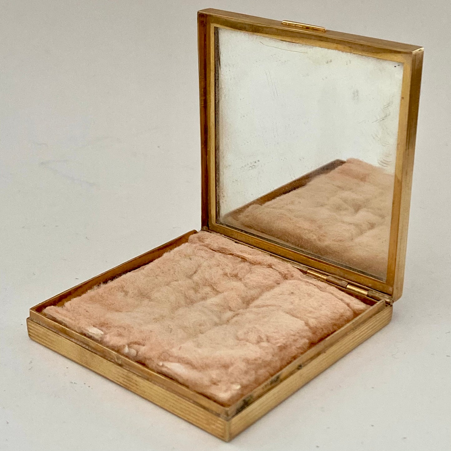 1950s Gold Tone Metal Loose Powder Compact