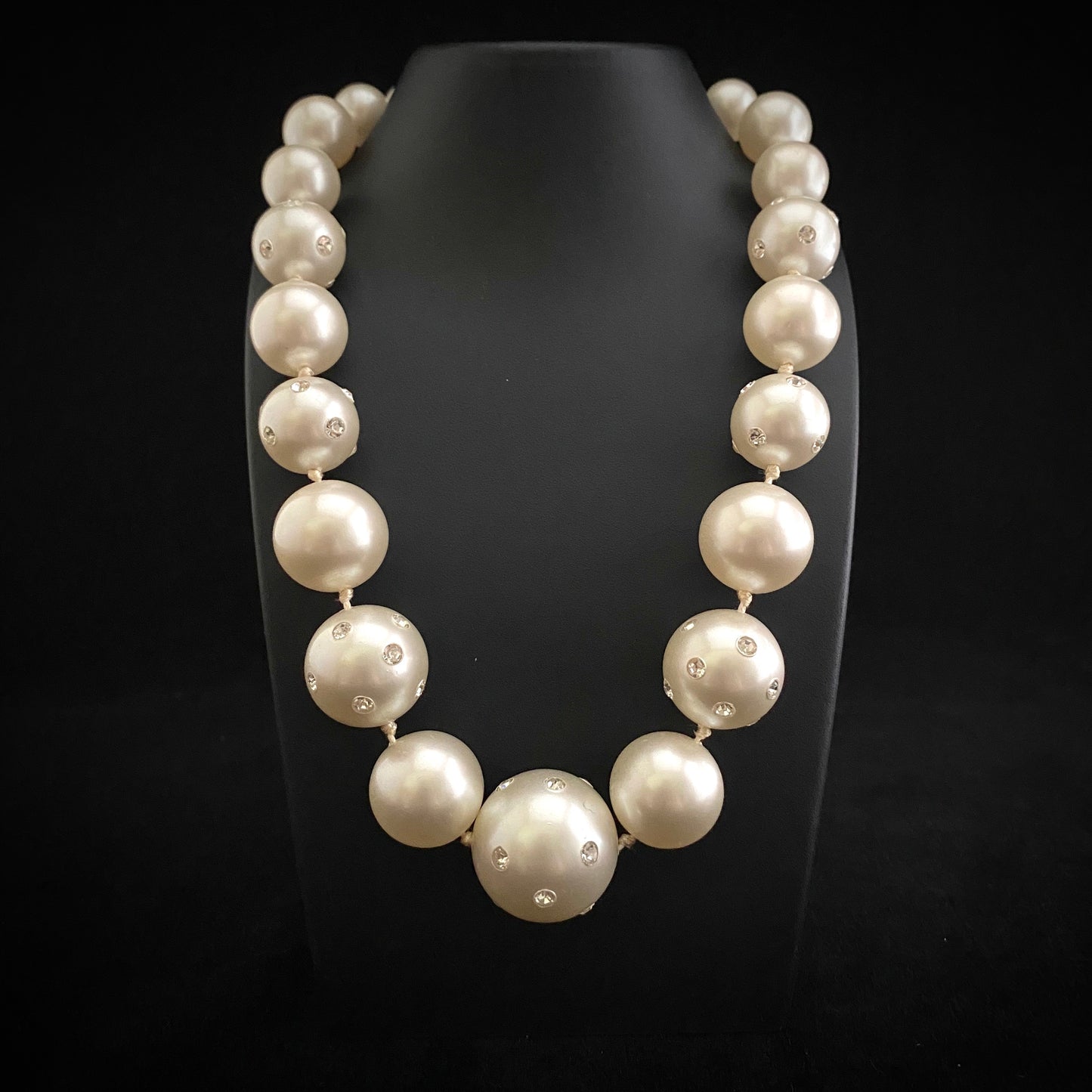 1960s Lustrous Faux Pearl Necklace