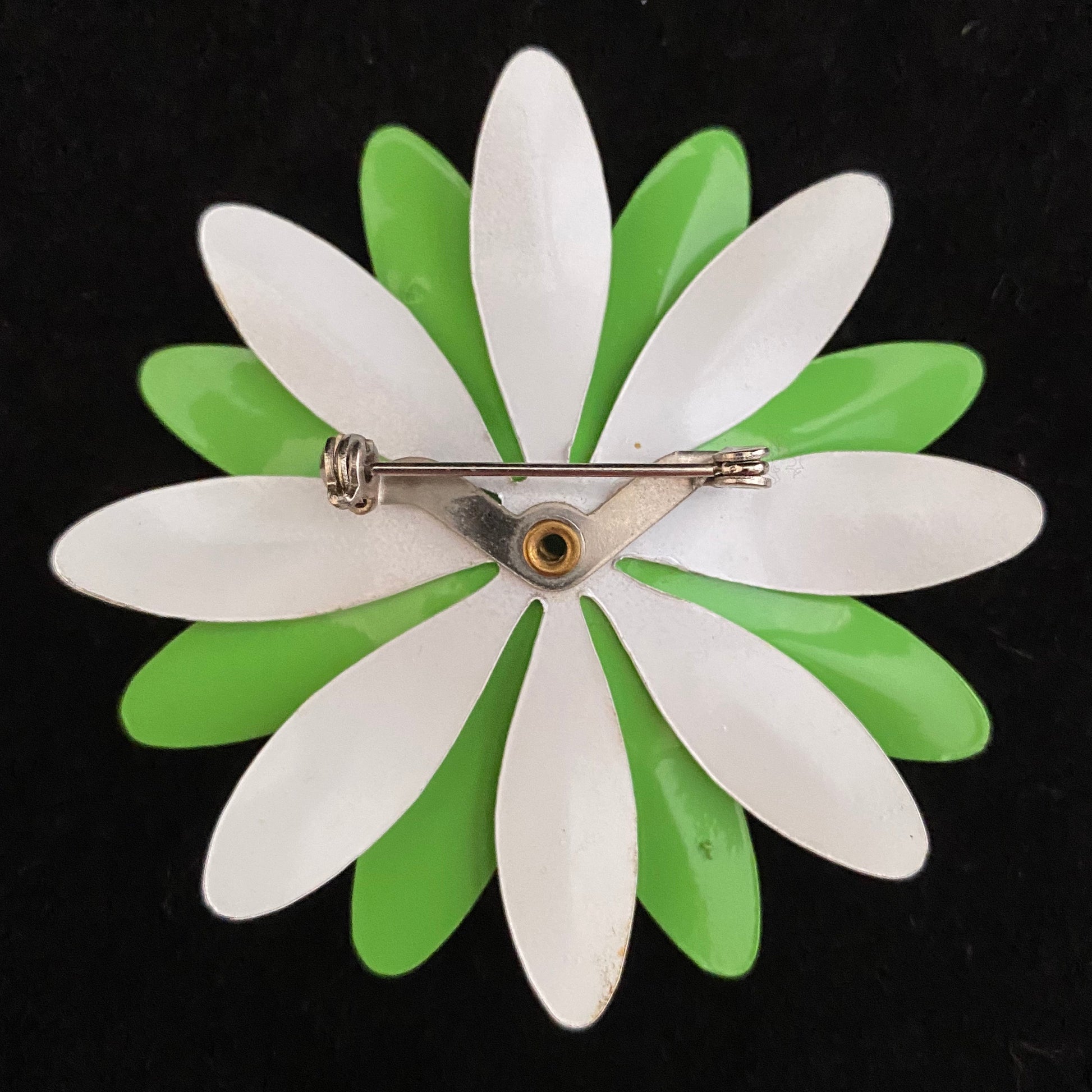 Late 60s Early 70s Green & White Enamel Flower Brooch - Retro Kandy Vintage