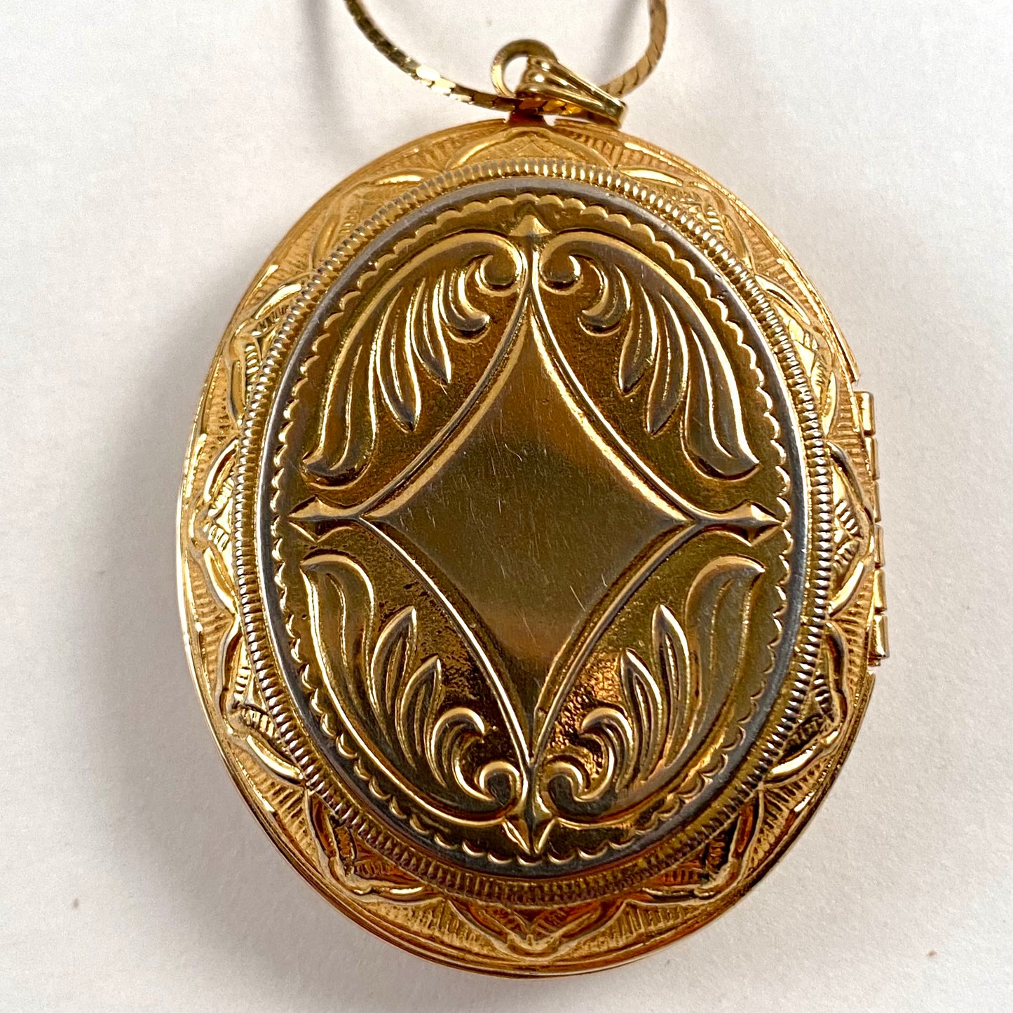 Late 70s/ Early 80s Locket Pendant Necklace