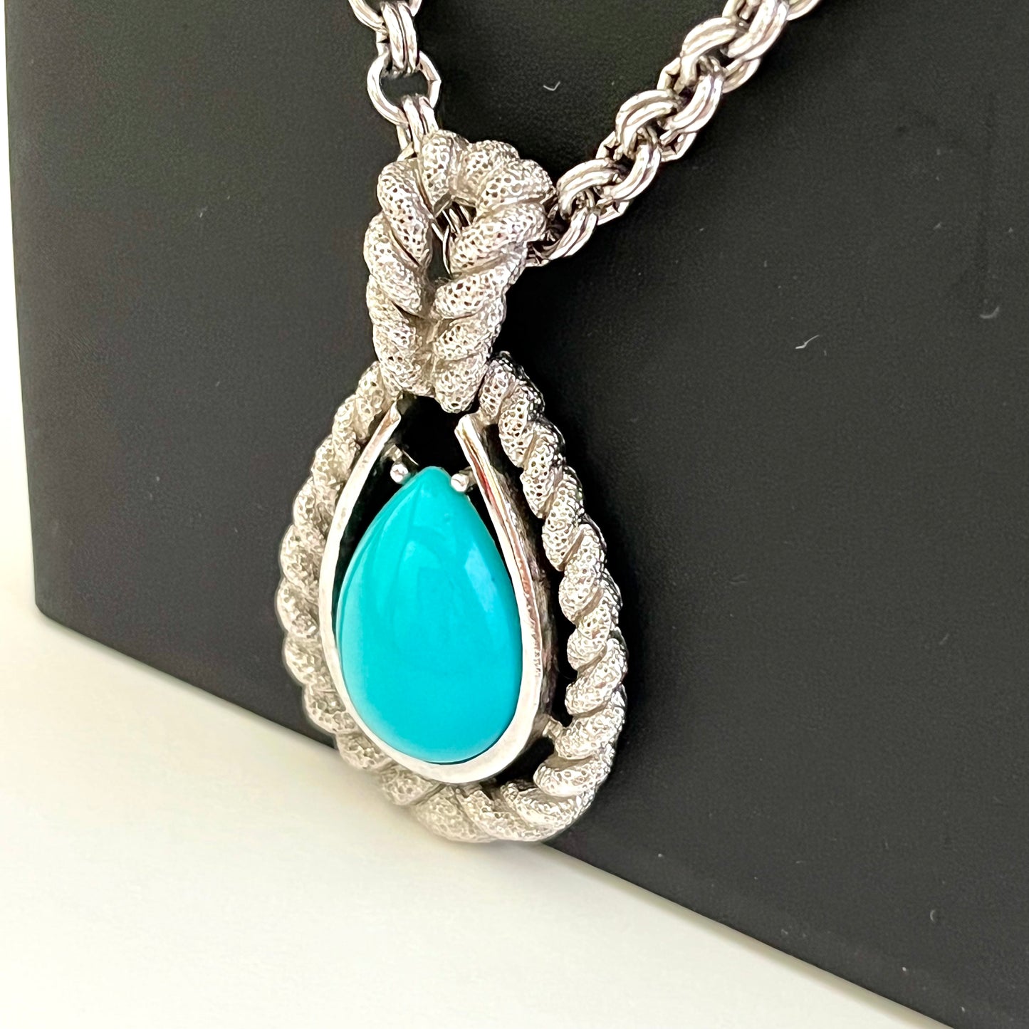 1972 Avon Blue Teardrop Pendant Necklace