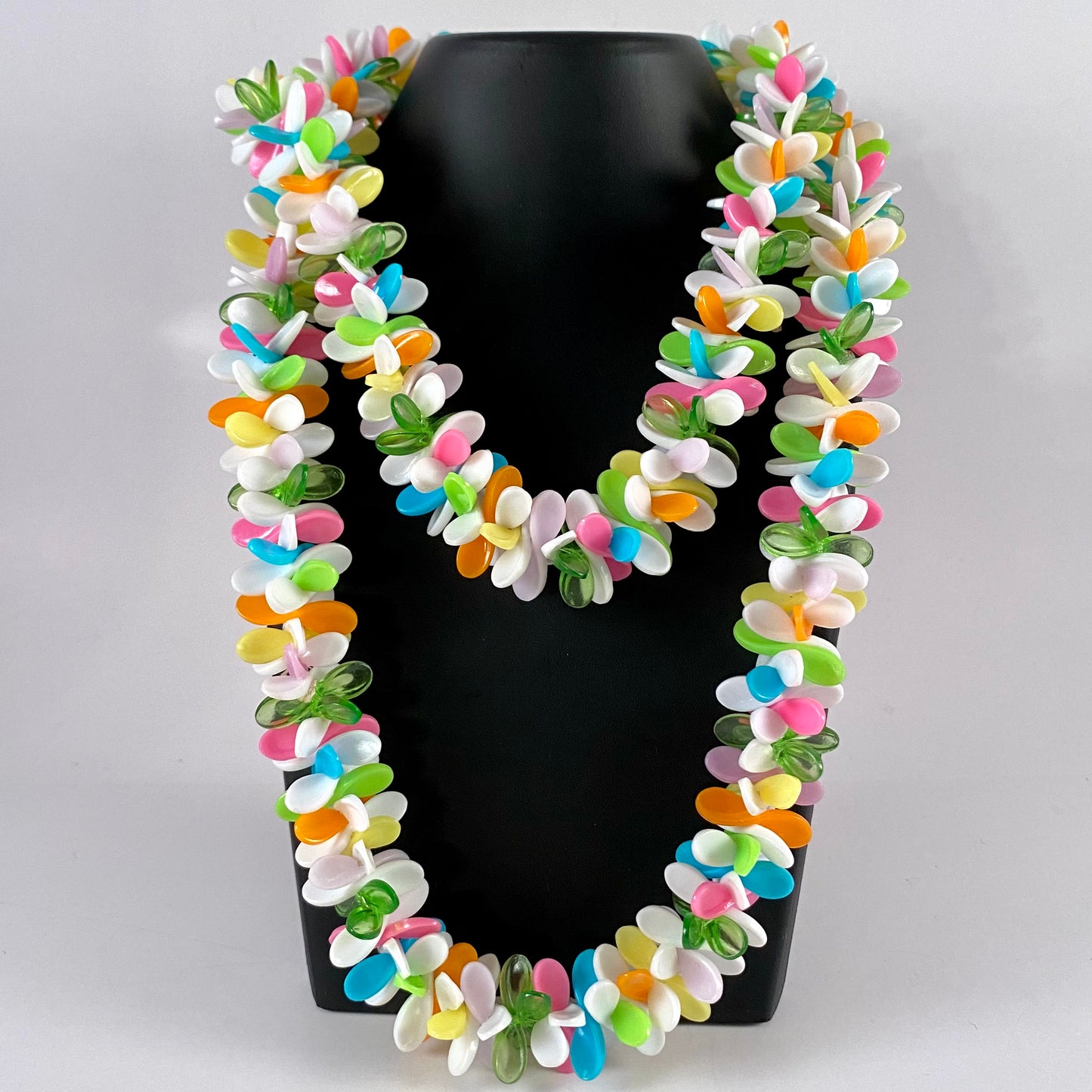 1960s Multi-Colored Hawaiian Lei Necklace