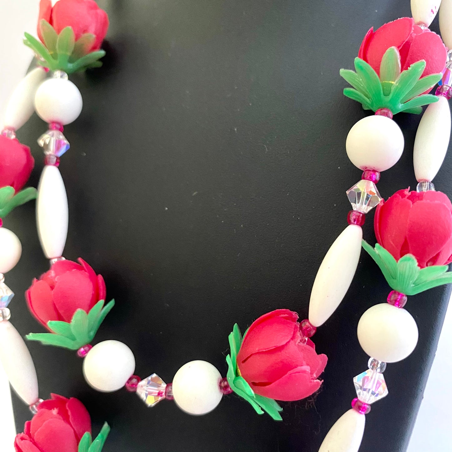1960s Red & White Novelty Bead Choker Necklace