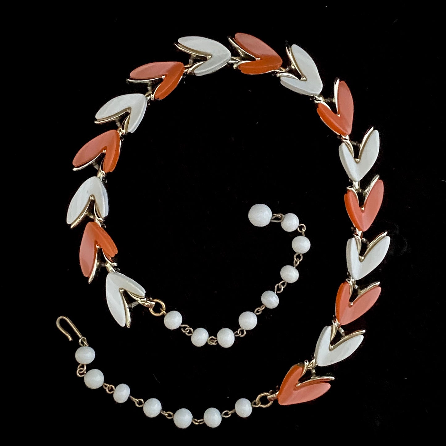 1950s Claudette Thermoset Necklace - Retro Kandy Vintage