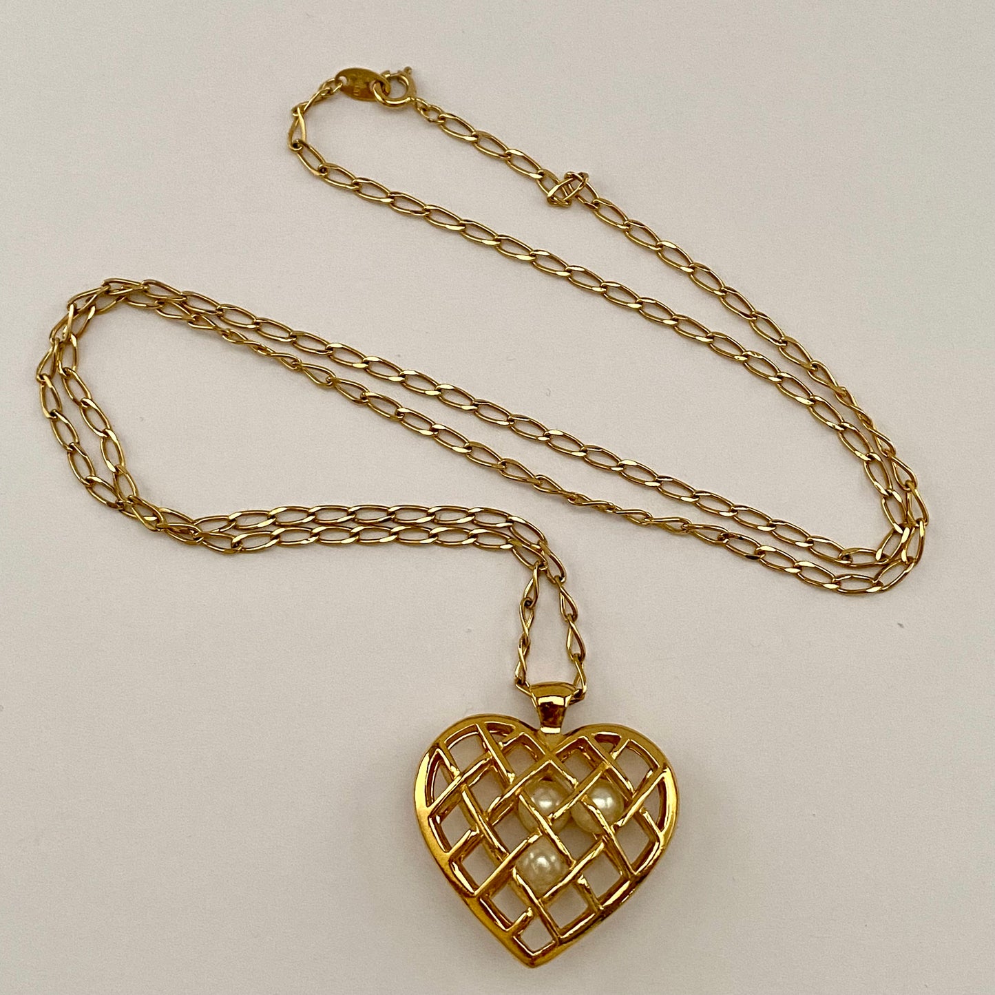 1993 Avon Capture Your Heart Pendant Necklace