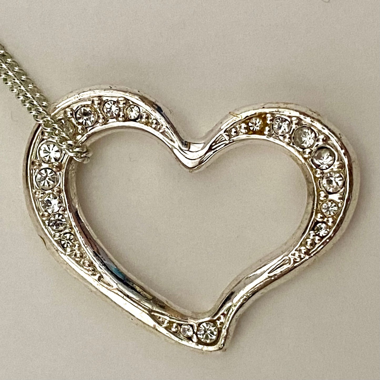 2007 Avon Pave Heart Necklace