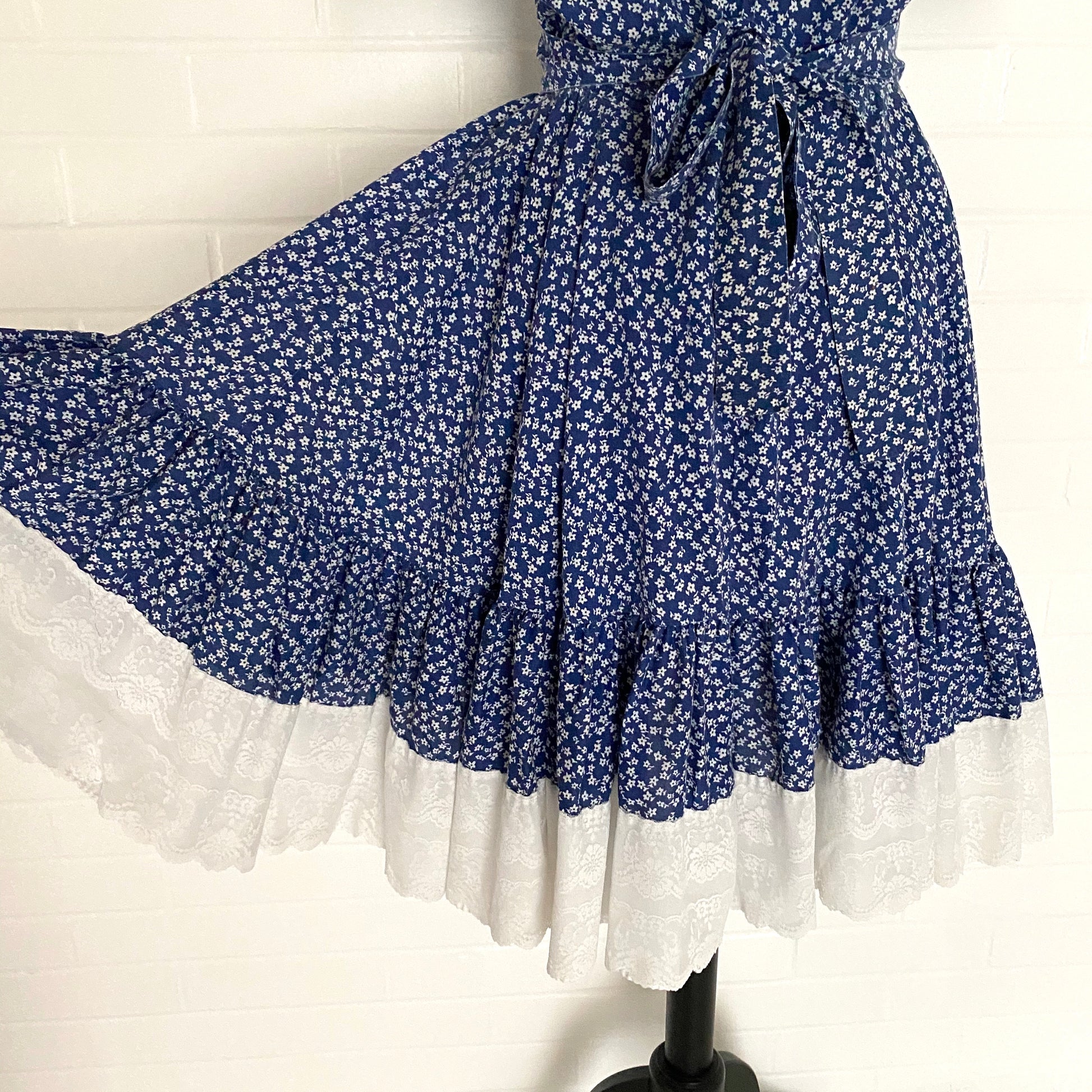 1960s Malco Modes, San Francisco Country Dress Retro Kandy Vintage 1960s Malco Modes, San Francisco Country Dress Retro Kandy Vintage