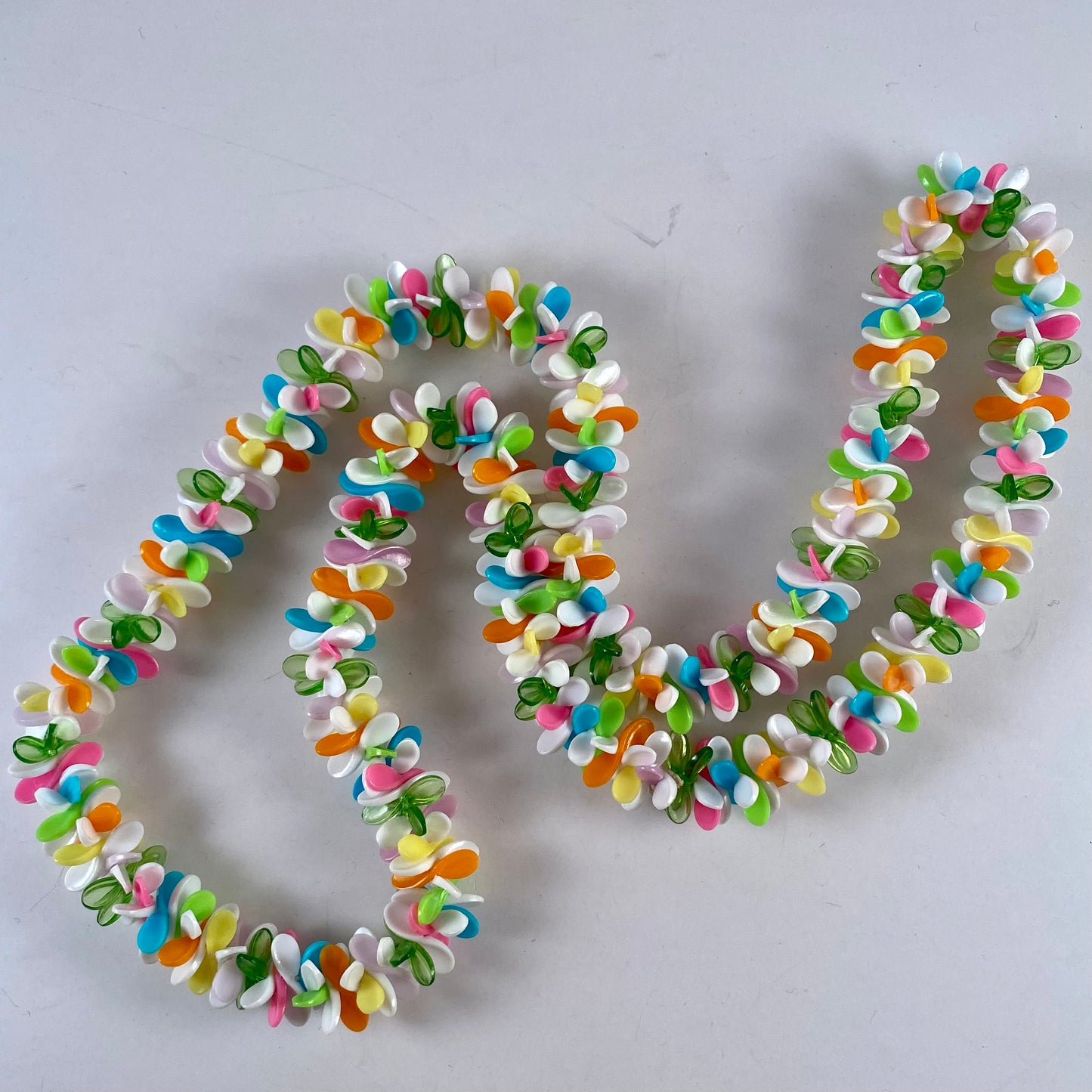 1960s Multi-Colored Hawaiian Lei Necklace