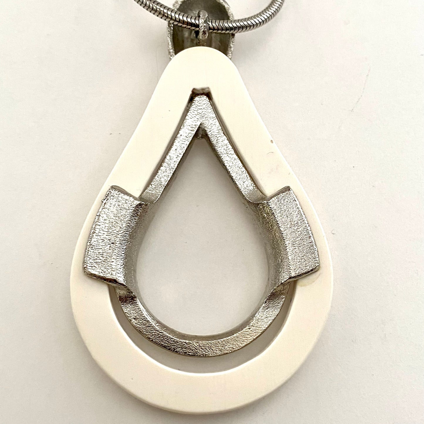 Late 60s/ Early 70s Pendant Necklace