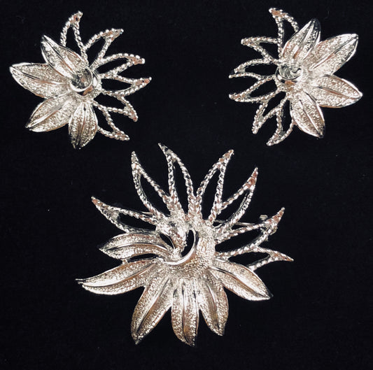 1969 Sarah Coventry Demi-Flower Brooch & Earrings - Retro Kandy Vintage