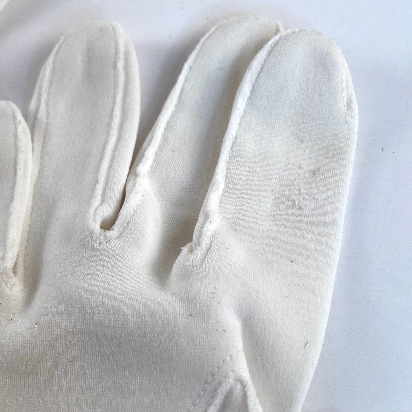 Late 50s/ Early 60s Short Gloves