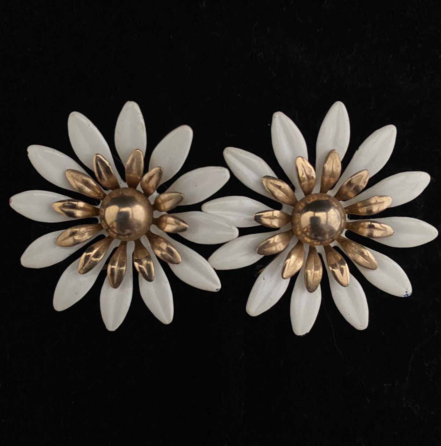 1968 Sarah Coventry Fashion Petals Earrings - Retro Kandy Vintage