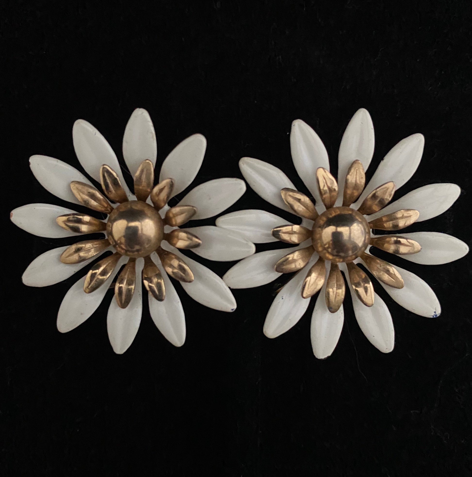 1968 Sarah Coventry Fashion Petals Earrings - Retro Kandy Vintage