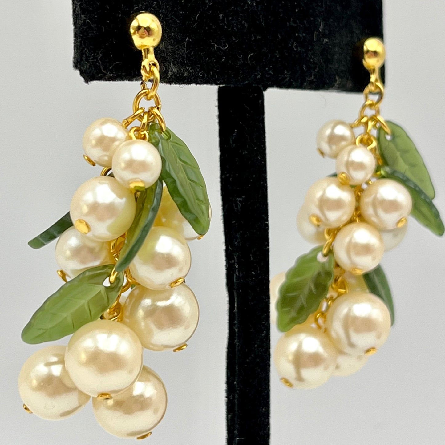 1992 Avon Pearlesque Dangle Earrings