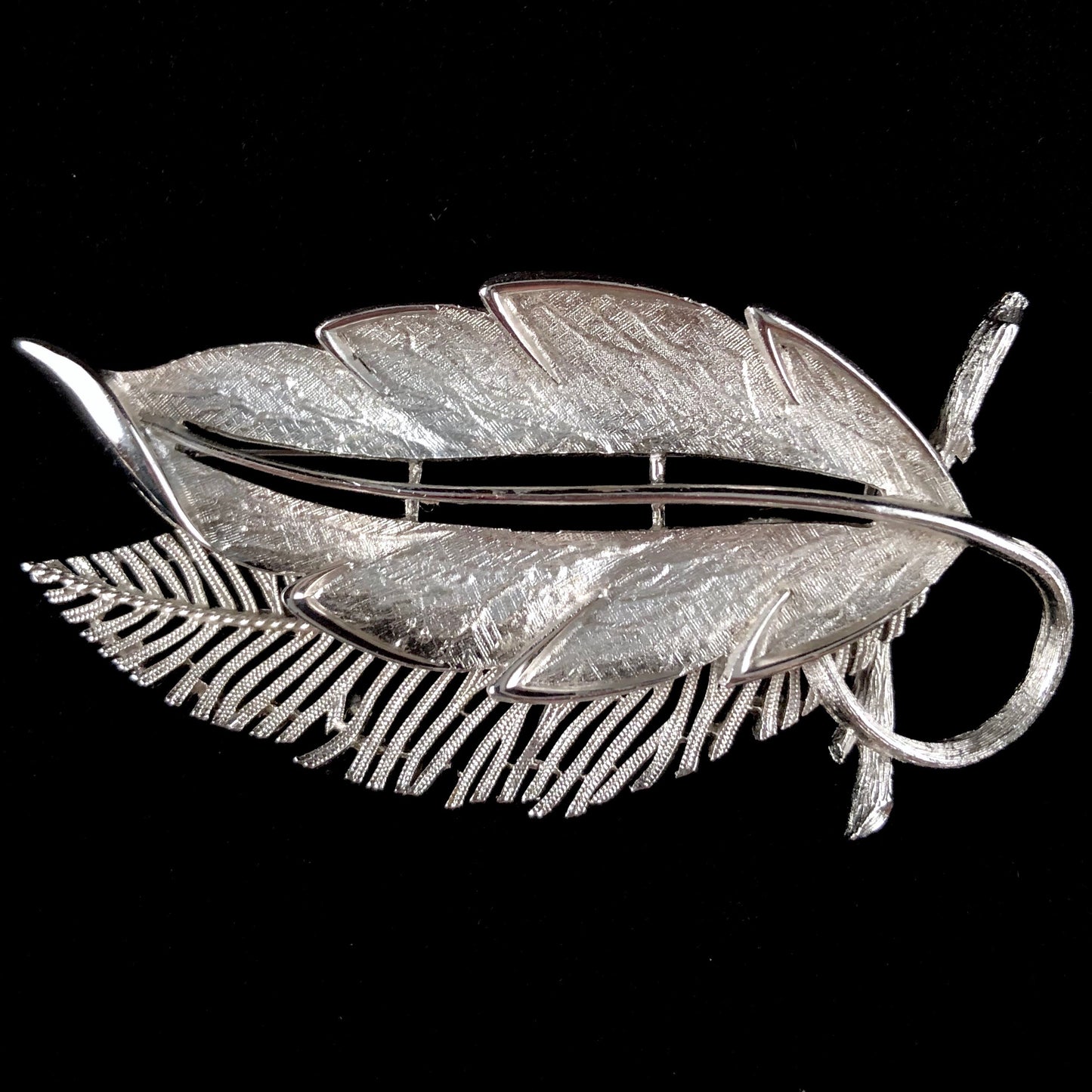 1960s Lisner Silver-Tone Leaf Brooch - Retro Kandy Vintage