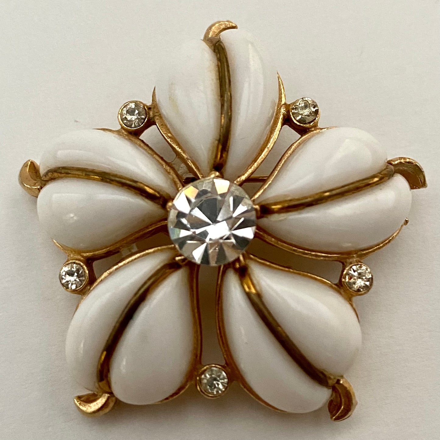 1960s Rhinestone Flower Brooch