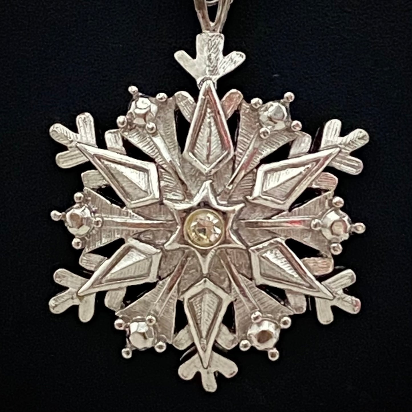 1988 Avon Glistening Snowflake Necklace