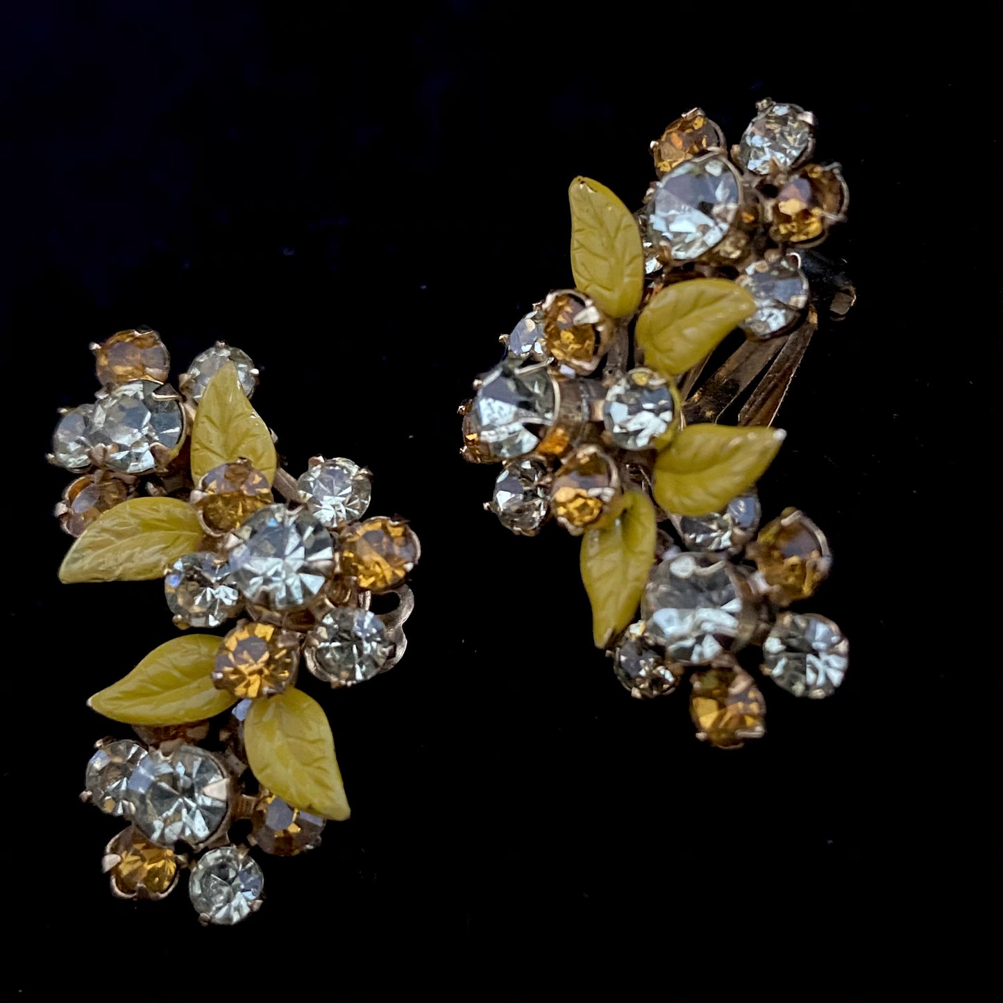 1950s Weiss Rhinestone Flower Earrings