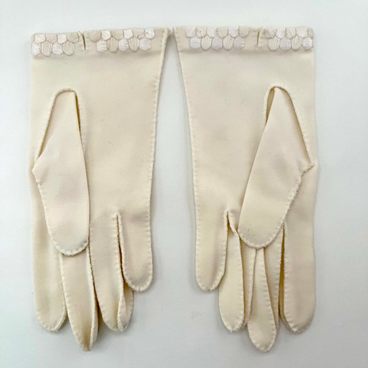 Late 50s/ Early 60s Eggshell Short Glove