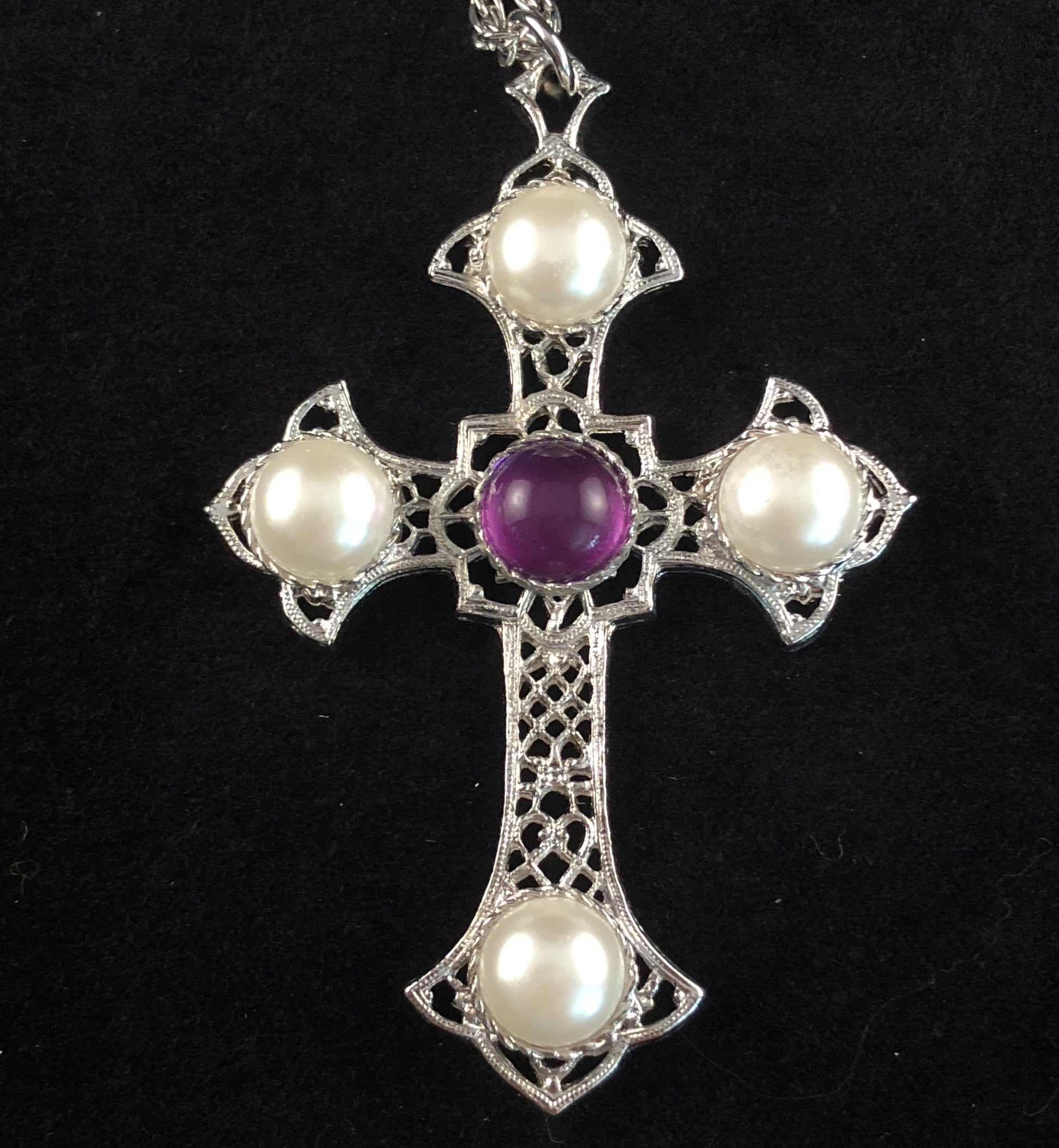 Early to Mid 70s Sarah Coventry Crusader Cross Necklace in Original Box - Retro Kandy Vintage