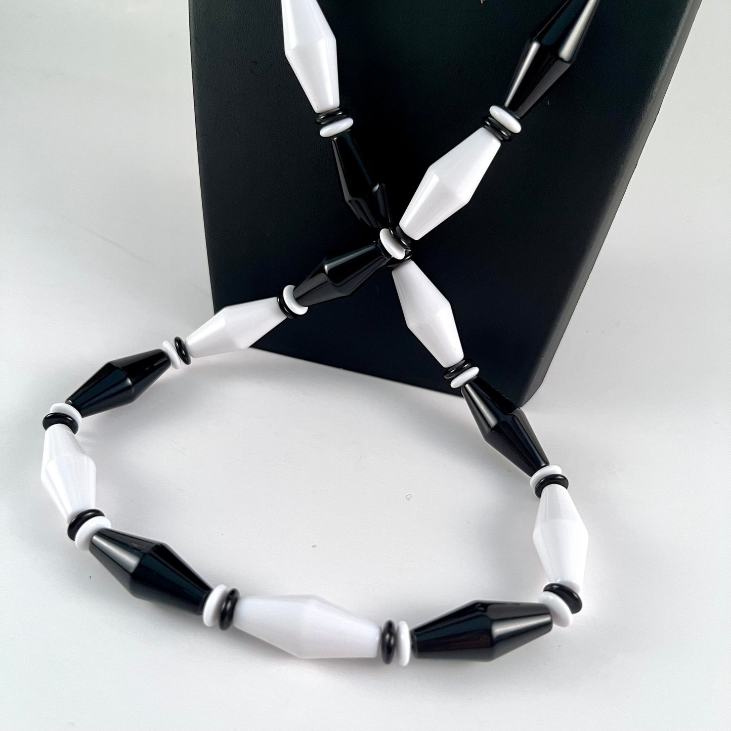 1989 Avon Classic Lines Necklace