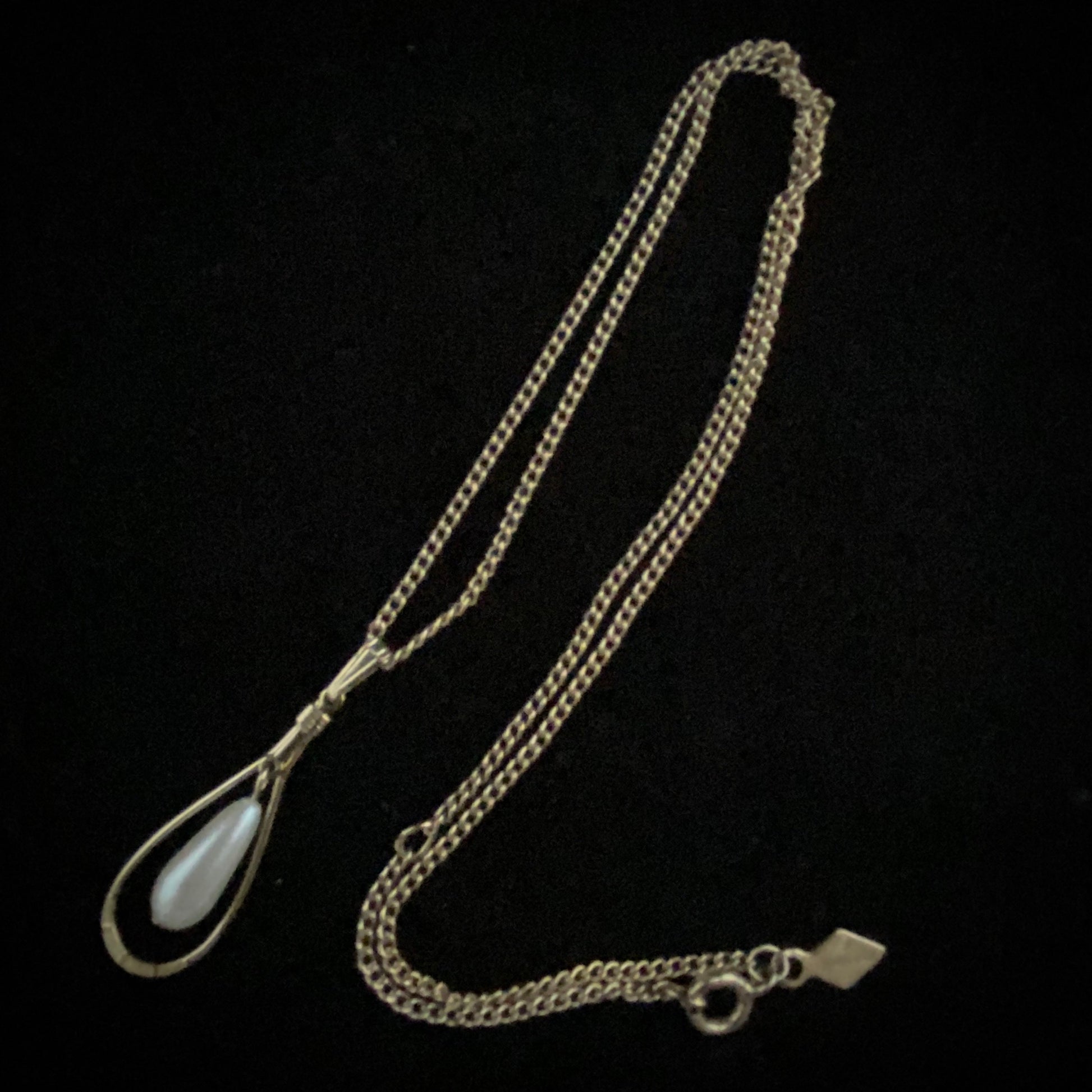 1970 Sarah Coventry Snowdrop Necklace - Retro Kandy Vintage