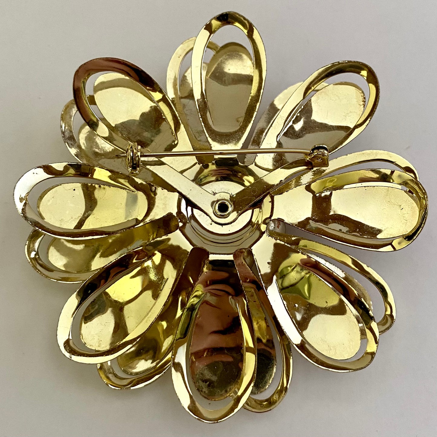 Late 60s/ Early 70s Large Gold-Tone Flower Brooch