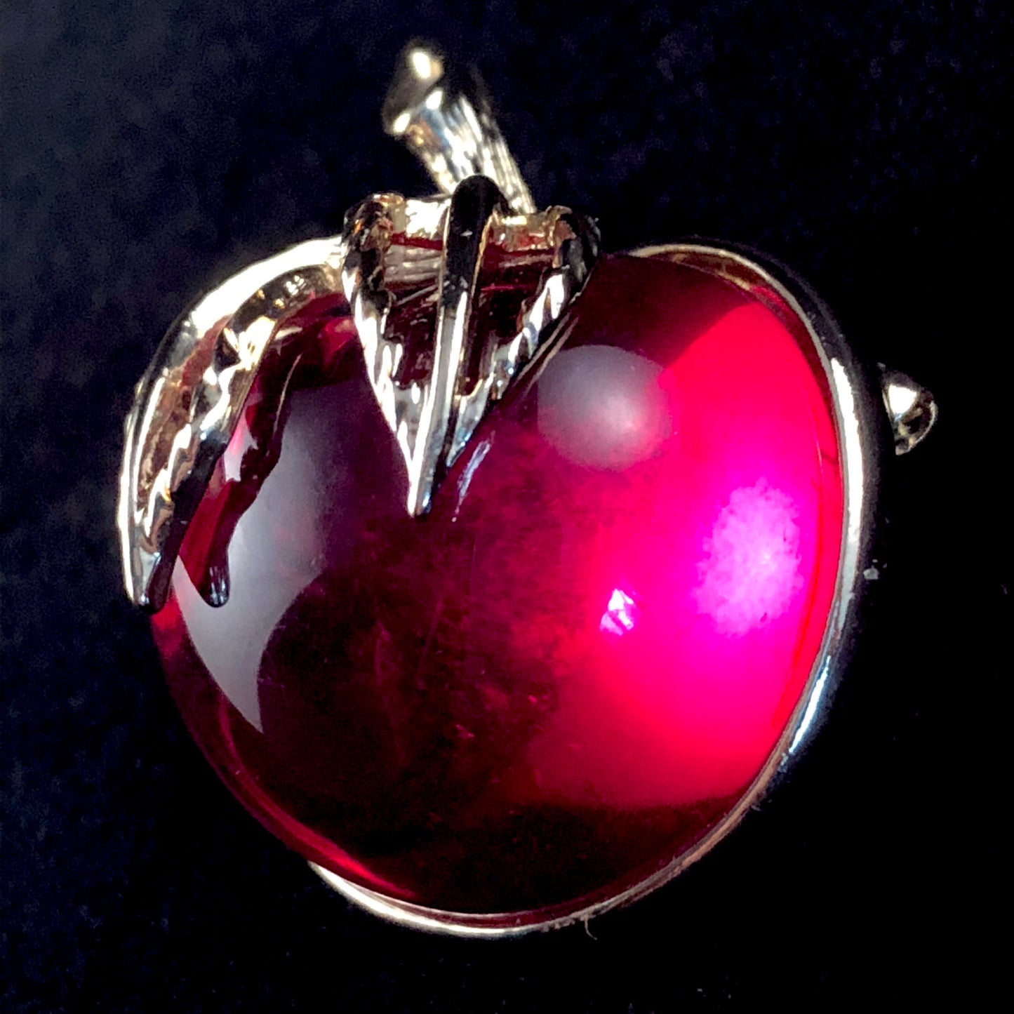 1972 Sarah Coventry Burgundy Brooch - Retro Kandy Vintage