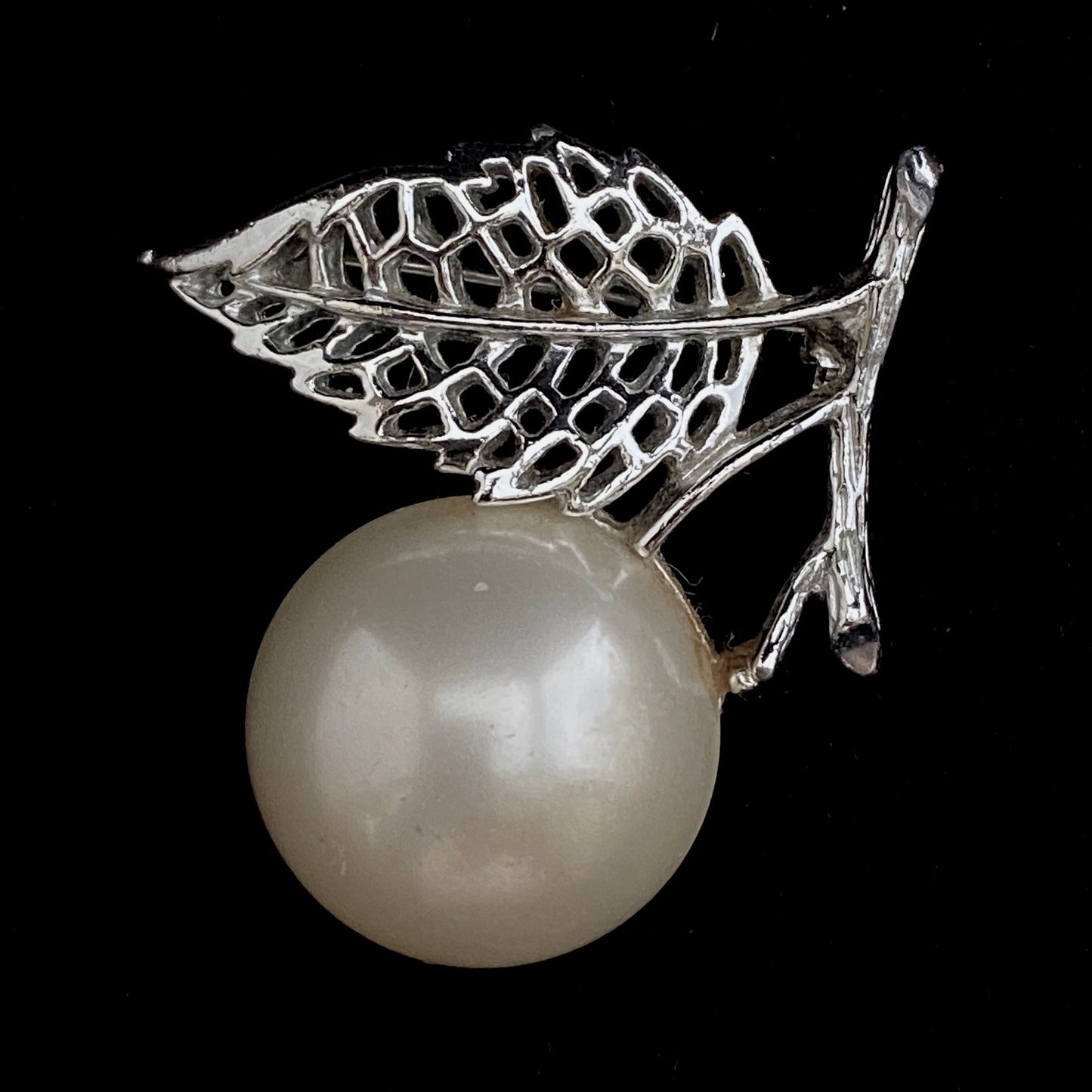 1970 Sarah Coventry Nature's Pearl Brooch