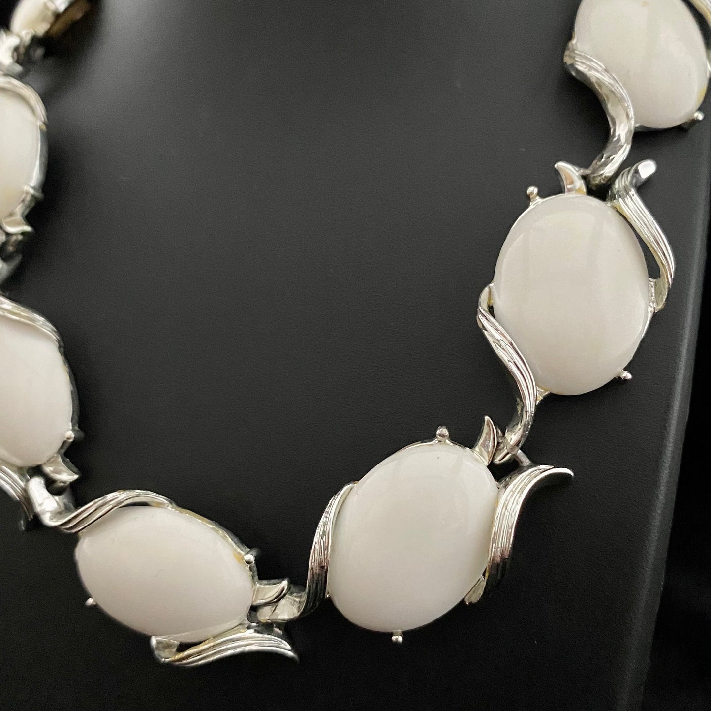 1950s White Thermoset Stone Chocker Necklace