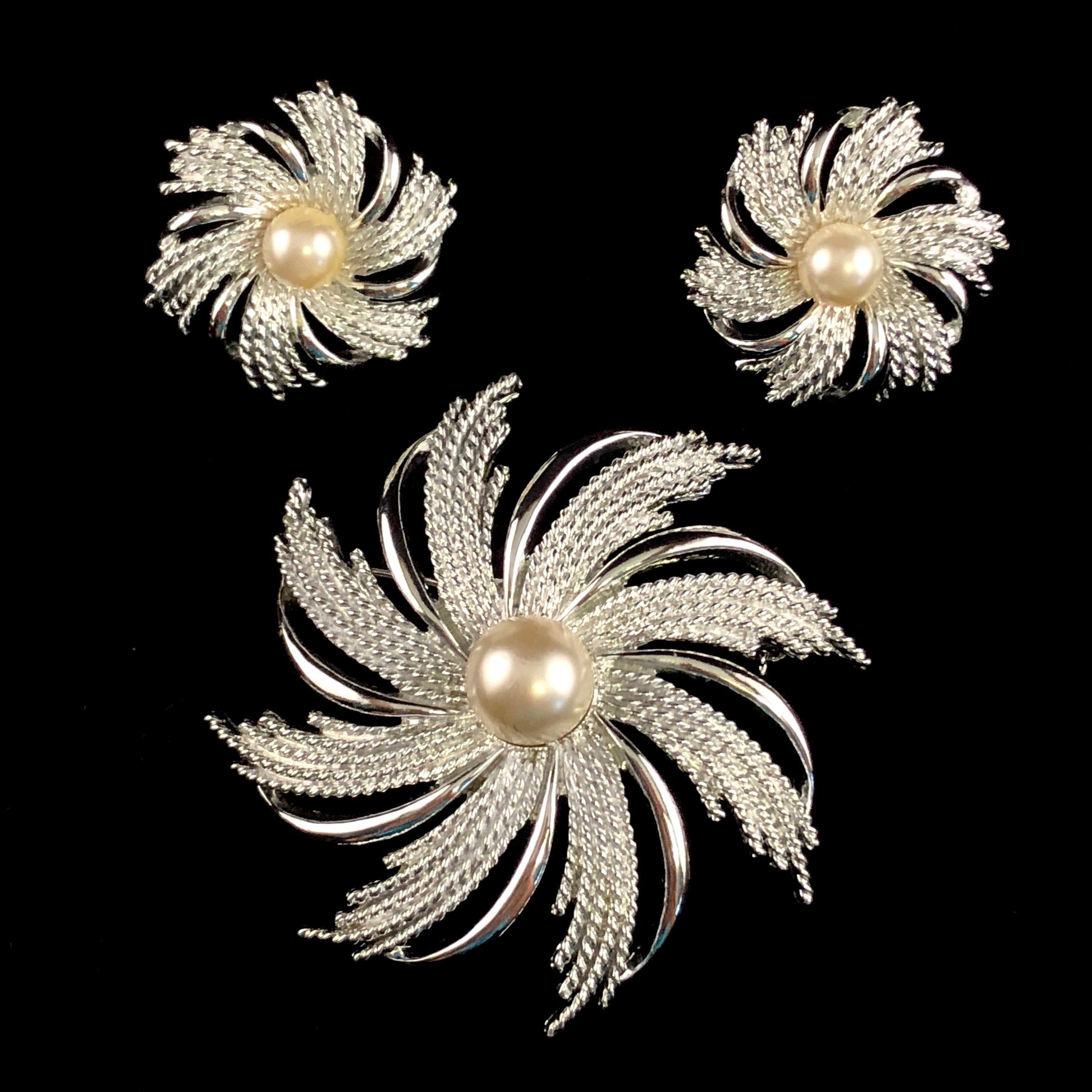 1969 Sarah Coventry Silvery Sunburst Brooch & Earrings - Retro Kandy Vintage