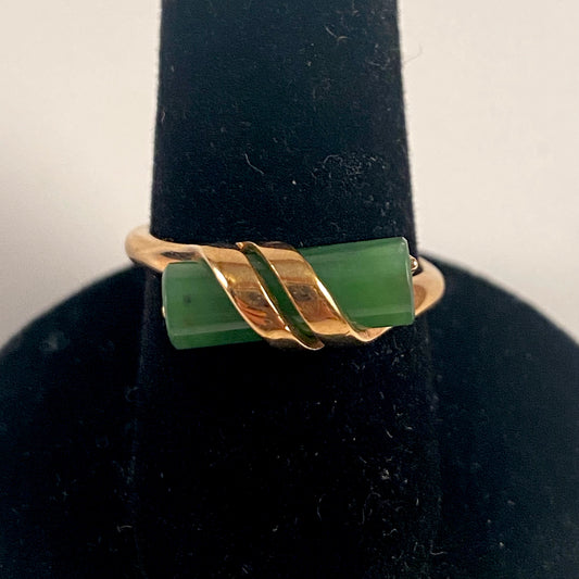 1978 Avon Captured Jade Ring