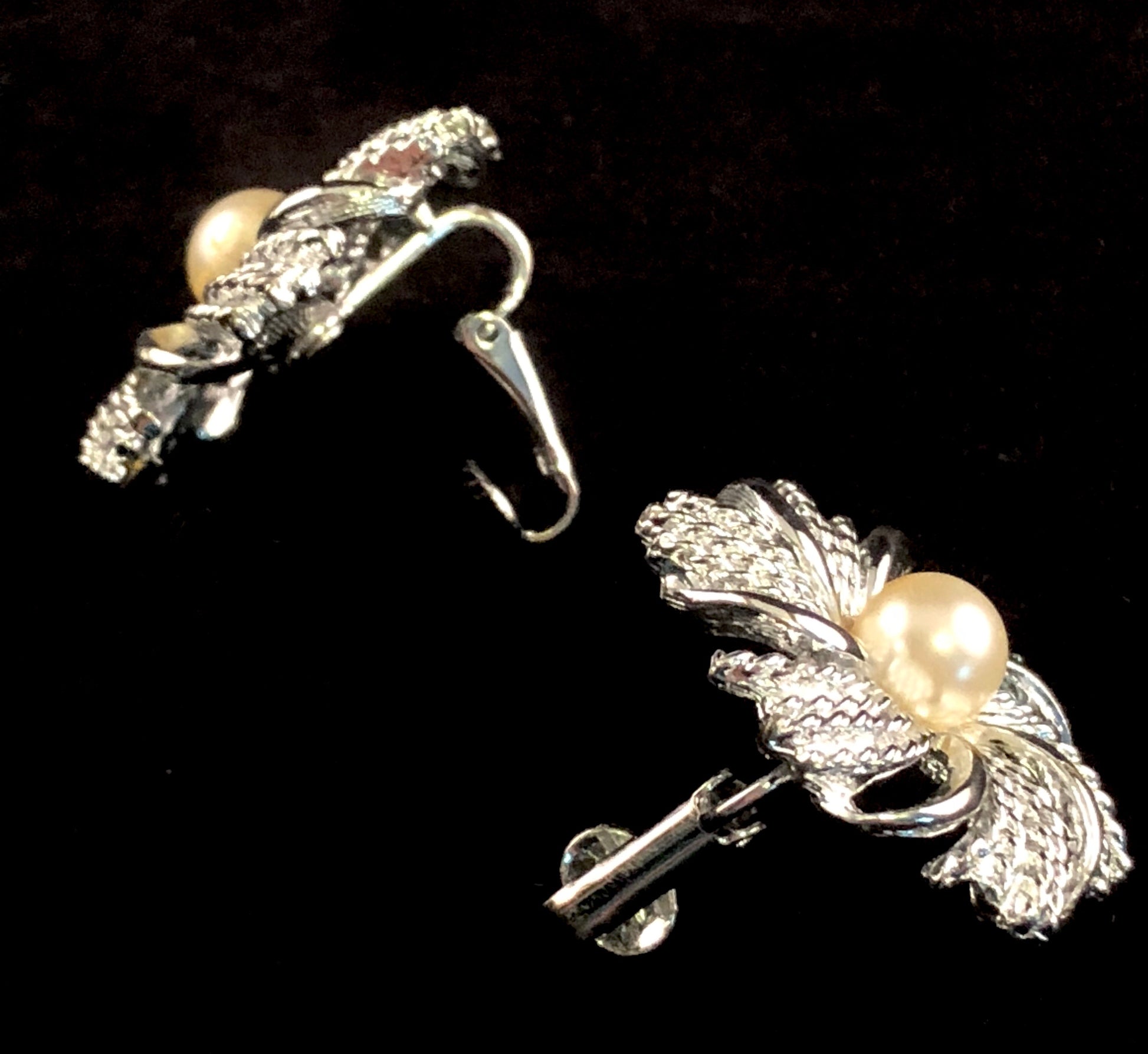 1969 Sarah Coventry Silvery Sunburst Brooch & Earrings - Retro Kandy Vintage