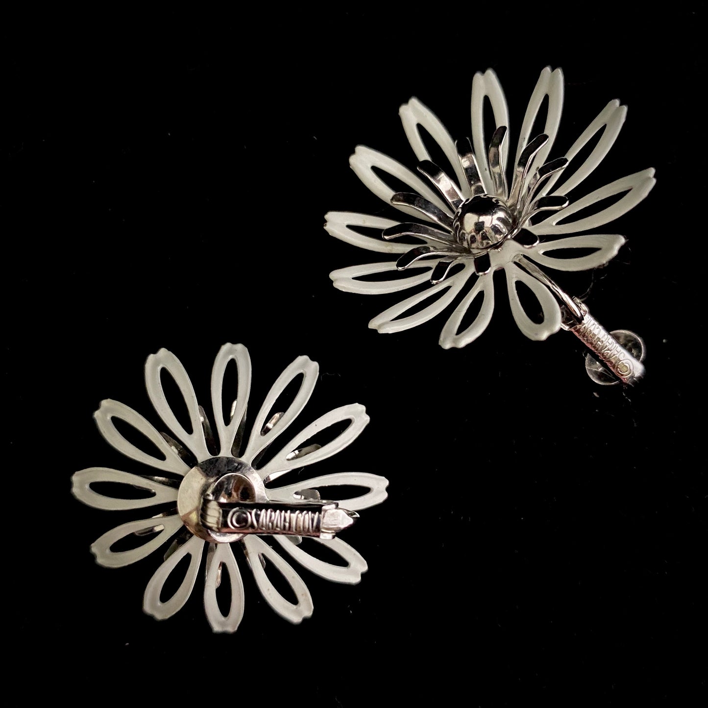 1972 Sarah Conventry White Petals Brooch & Earrings - Retro Kandy Vintage