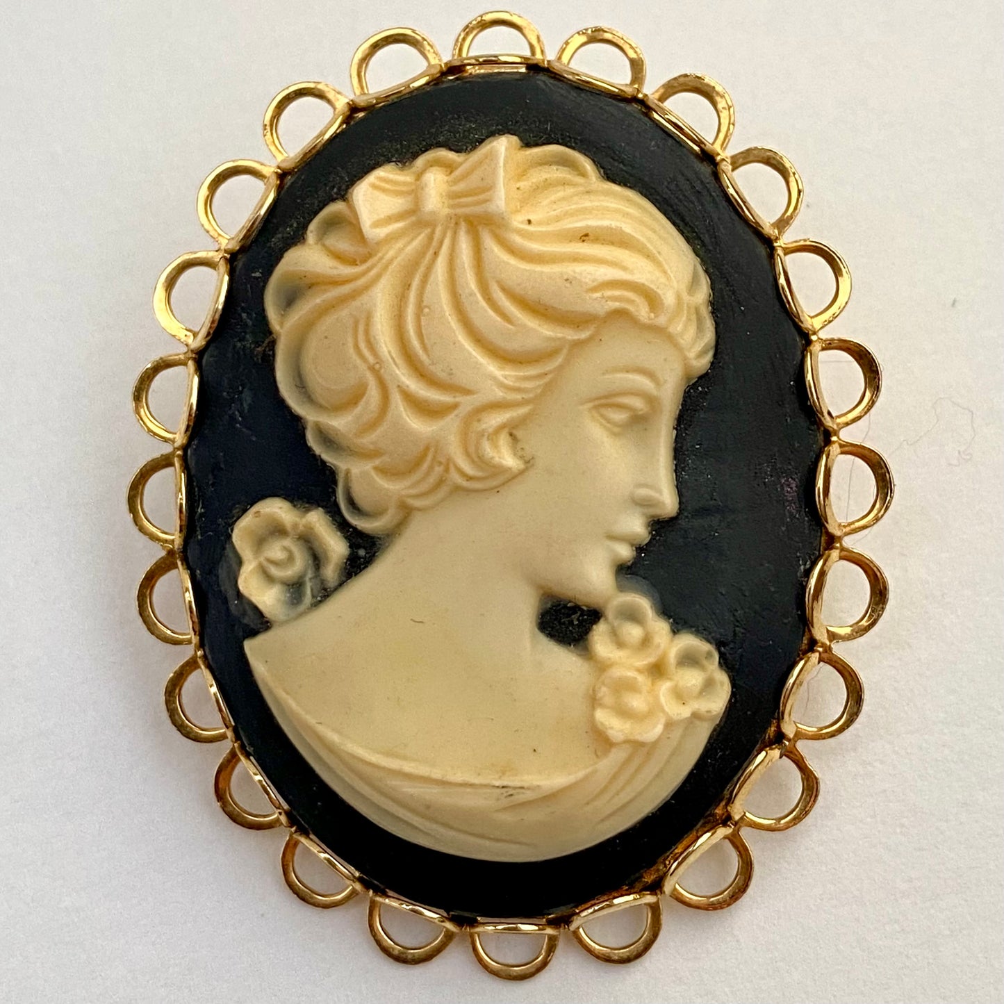 Late 70s/ Early 80s Cameo Brooch