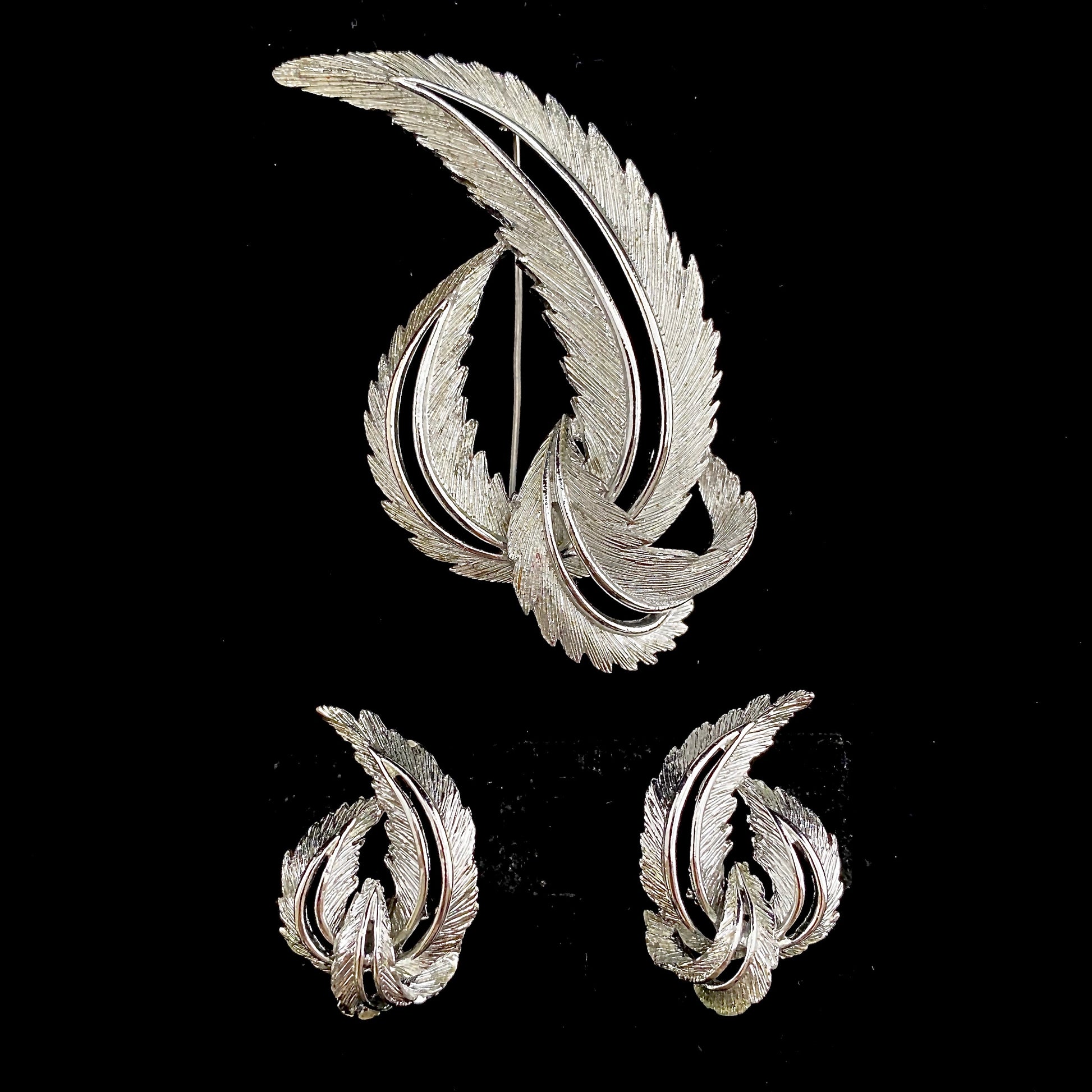 1964 Sarah Coventry Feather Fashion Brooch & Earrings Set - Retro Kandy Vintage