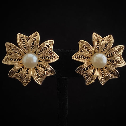 1950s Coro Gold & Pearl Flower Earrings - Retro Kandy Vintage