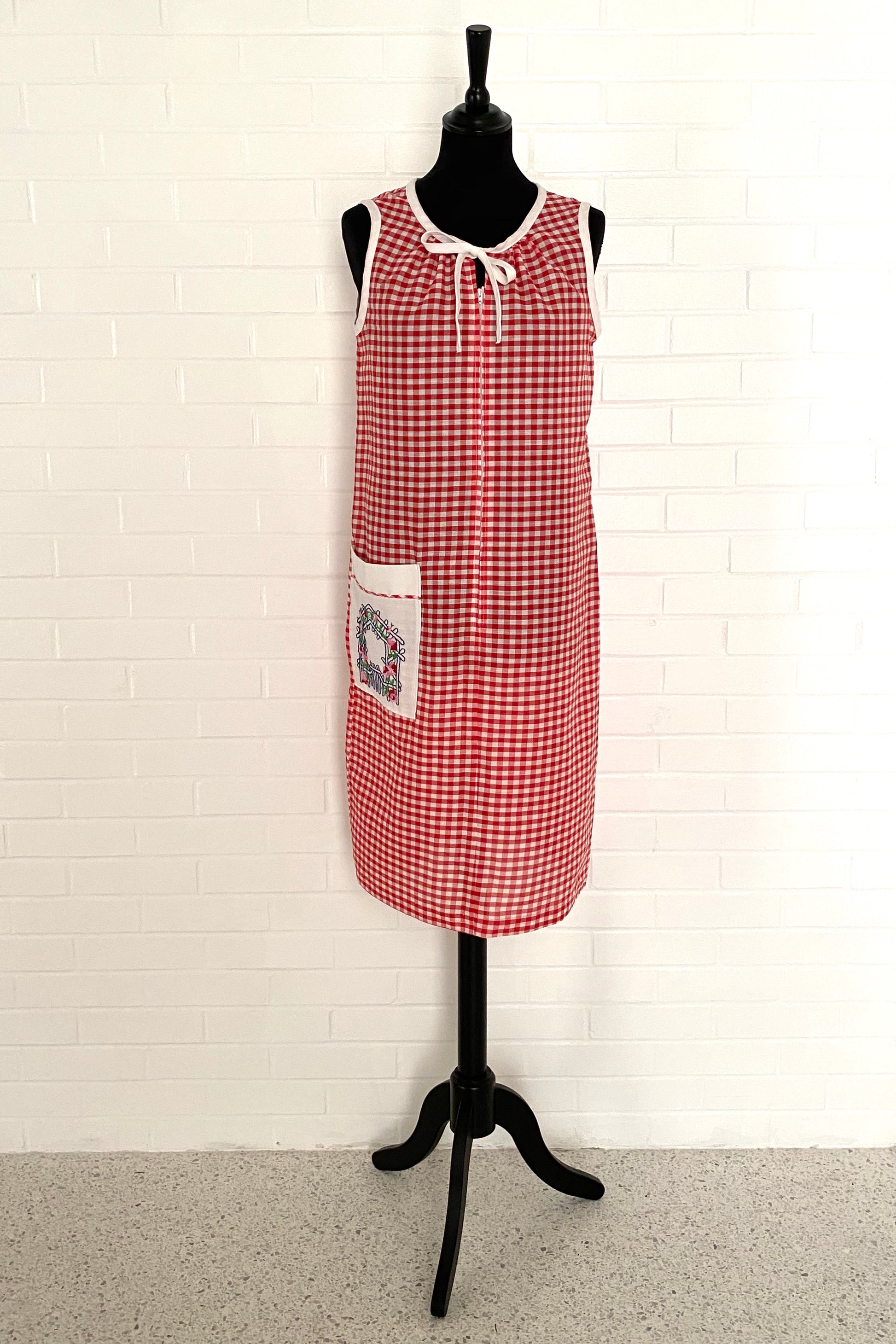 Late 60s/ Early 70s Red & White House Dress – Retro Kandy Vintage Late 60s/ Early 70s Red & White House Dress – Retro Kandy Vintage