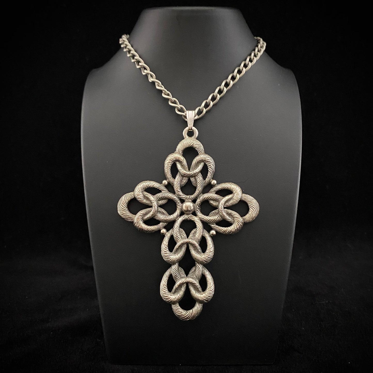 1973 Sarah Coventry Today Pendant Cross Necklace