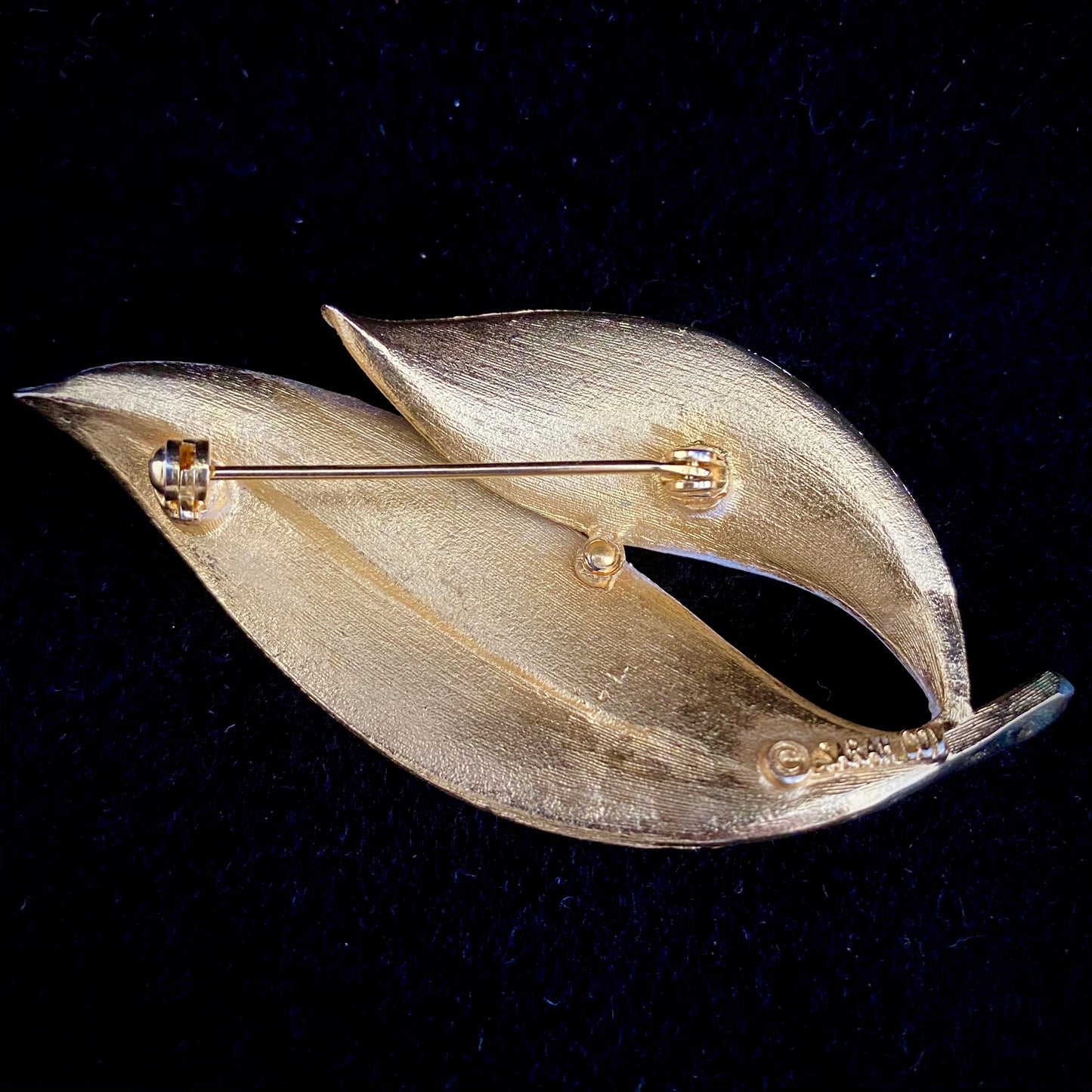 1965 Sarah Coventry Pearlized Perfection Brooch