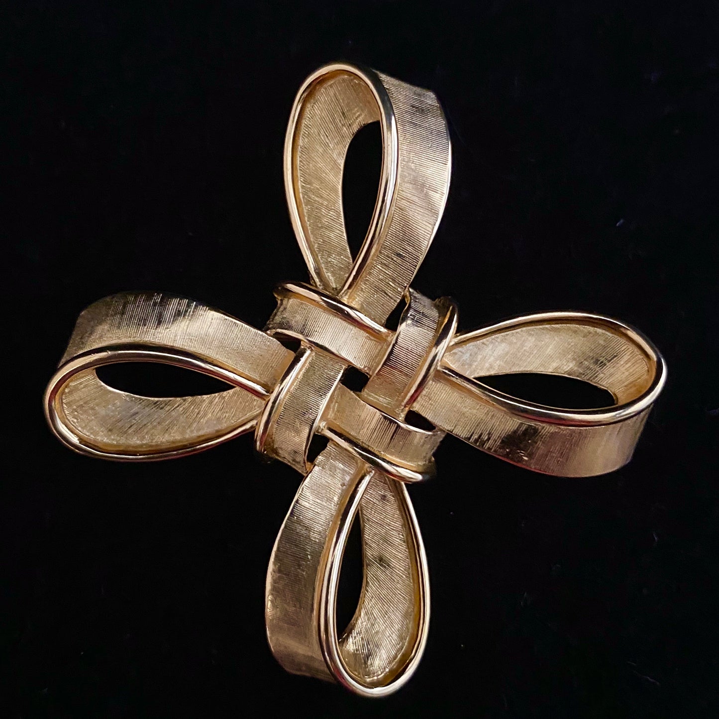 1980s Trifari Double Knot Bow Brooch - Retro Kandy Vintage