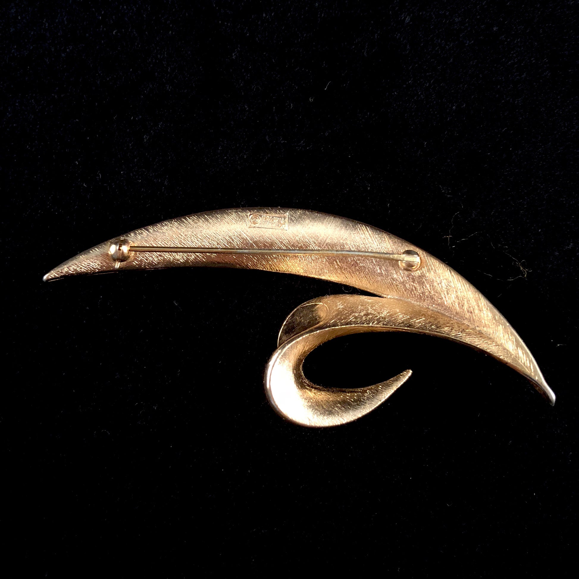 Late 60s/ Early 70s Trifari Abstract Leaf Brooch - Retro Kandy Vintage