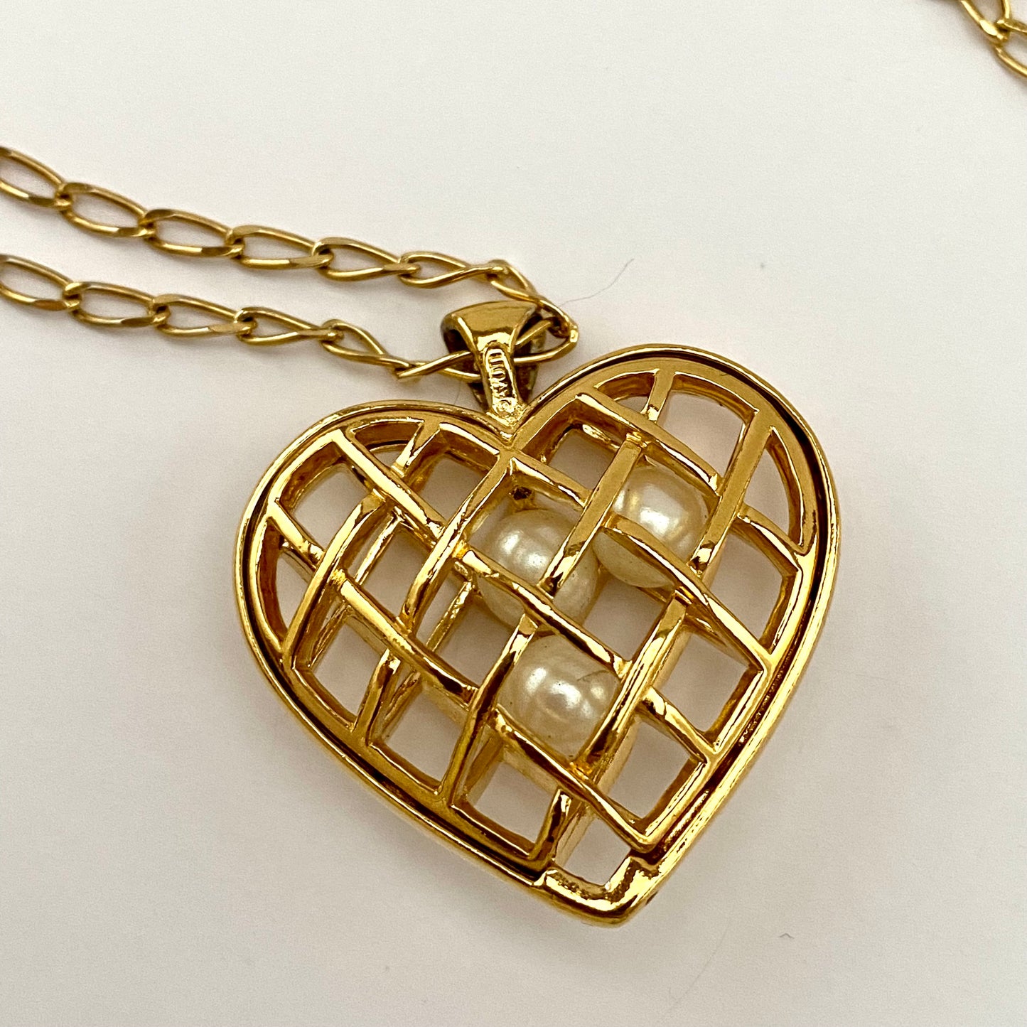 1993 Avon Capture Your Heart Pendant Necklace